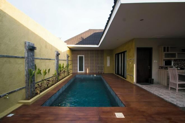 Swimming Pool 13
