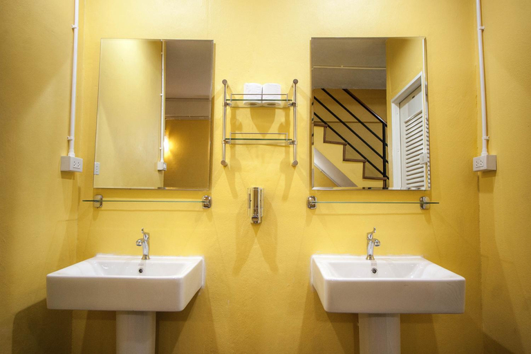 Bathroom 5, Thai Thai Hostel, Muang Chiang Mai