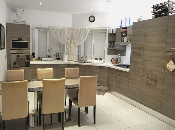 Others 2, Cozy Rooms - Great Bus Connections - Free Parking