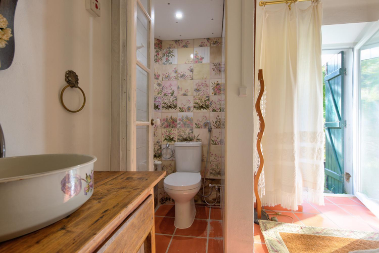 Bathroom, Adore Portugal Lousa - 2 suites com piscina partilhada, Lousã