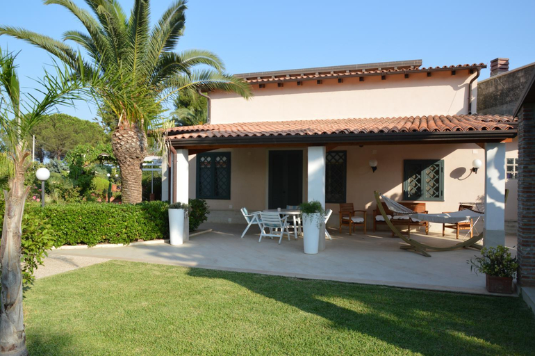 Facilities 4, Villa Paola, Syracuse