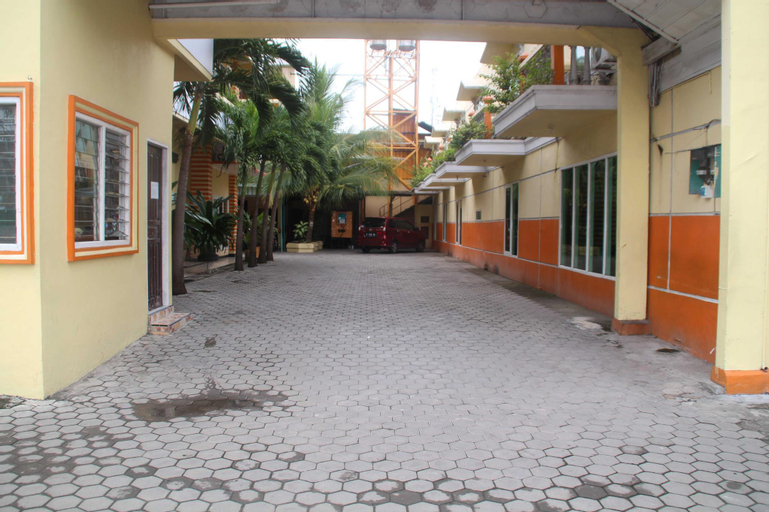 Exterior 5