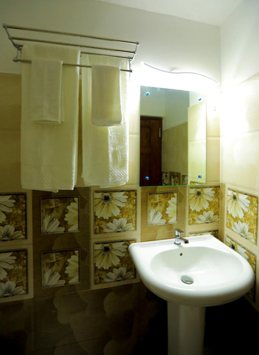 Bathroom 3, Opulence Colombo, Colombo
