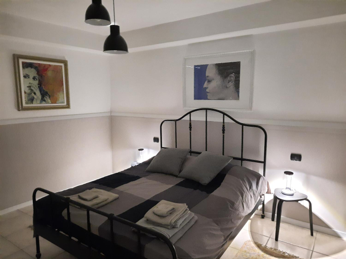 Others 2, Residenza Nisio, Bari