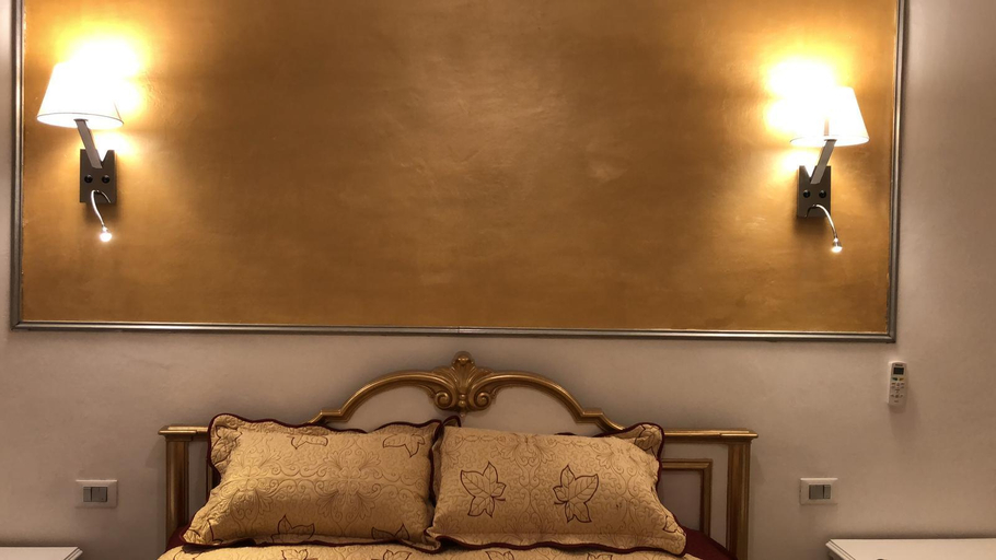 Bedroom 2, ControVento -near train station and center city, La Spezia