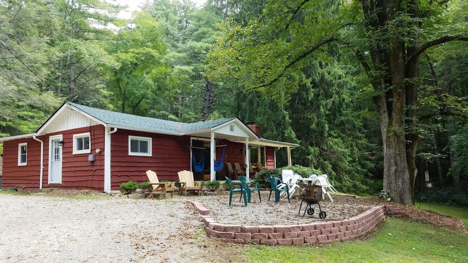 20-Acre Cabin with Pond 6 Mi to River Arts District, Buncombe