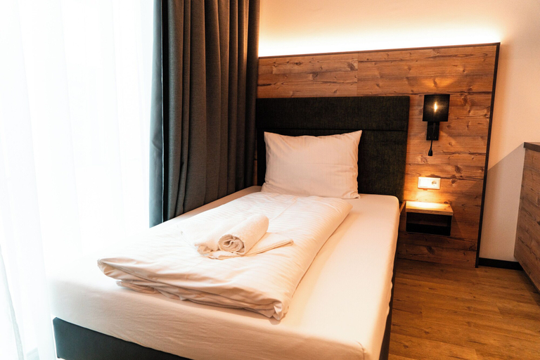 Bedroom 4, SEKRA Stadthotel, Heidenheim