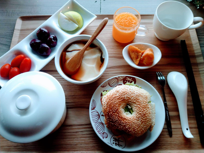 Food & Drinks 12