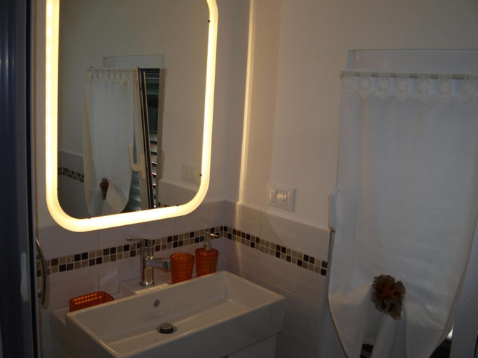 Bedroom 2, Home Sweet Home, Genova