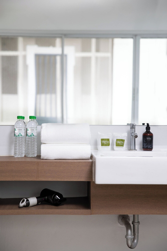 Bathroom 13