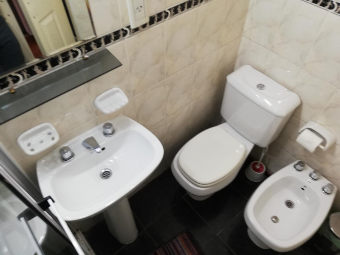 Bathroom 3, Hotel Alexander, Capital