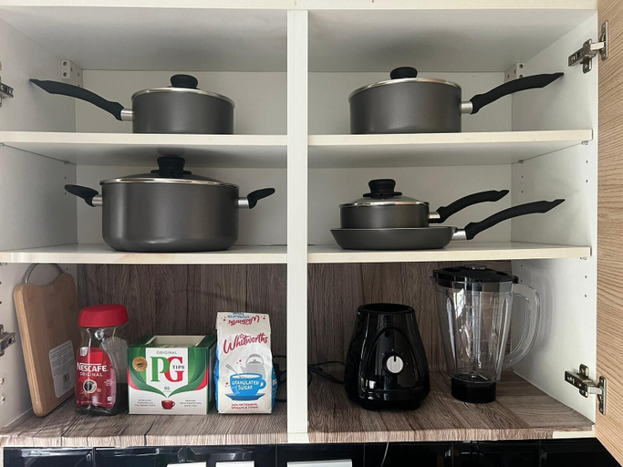 Private kitchen 4, 1bed Home Sleeps 5 Free Parking, Central, Wifi, Birmingham