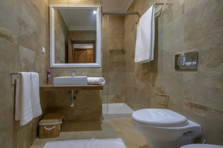 Bathroom 4, Al Karob Yoga Boutique Hotel, Albufeira