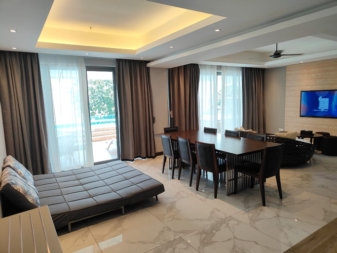 Dining Room 9