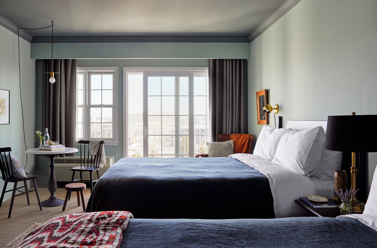 Bedroom 1, The Harbor Front Inn, Suffolk