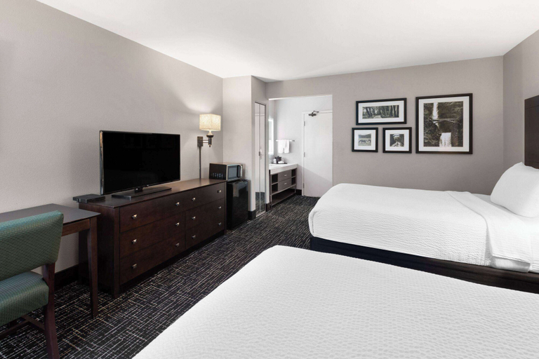 Bedroom 3, La Quinta Inn by Wyndham Sheboygan, Sheboygan