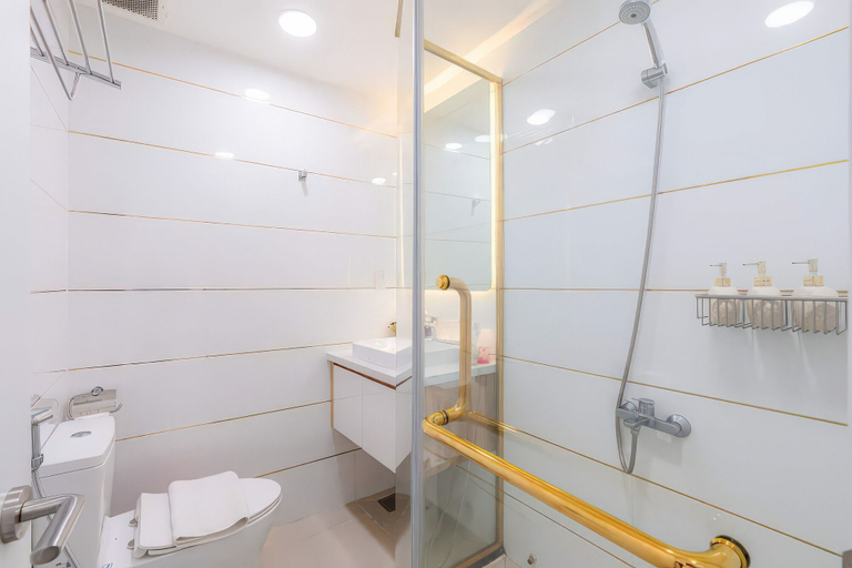 Bathroom 4, Ben Thanh Tower - Luminous Apartments D1, District 1