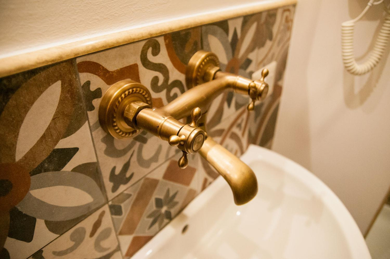 Bathroom 2, Attico rooms, Messina