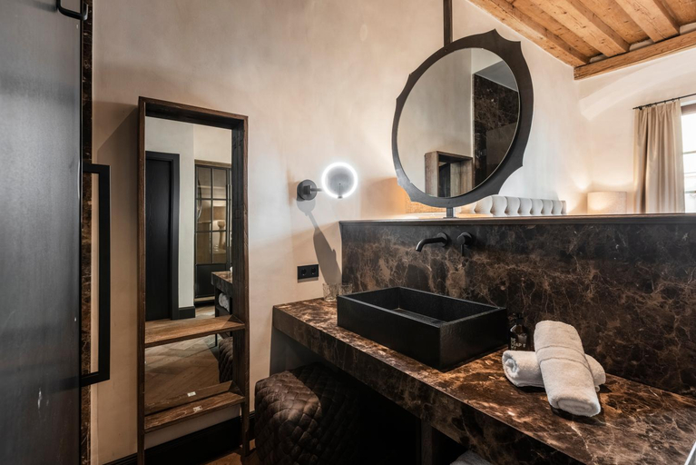Bathroom 3, Weisses Rossl, Innsbruck