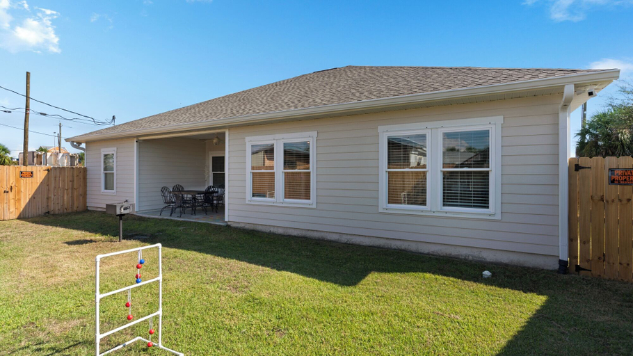 Exterior & Views 2, Cozy 4-br Beachside Escape, Bay