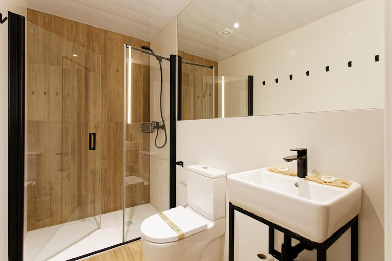 Bathroom 4, Barna House Hotel, Barcelona