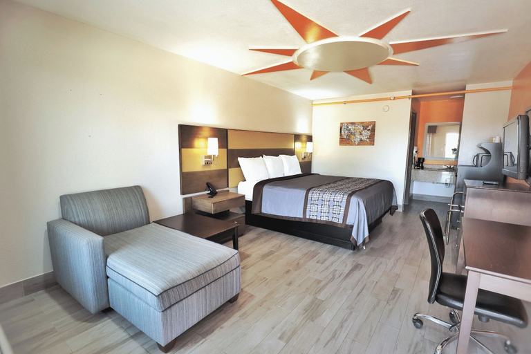 Bedroom 2, Scottish Inns & Suites Shenandoah Woodlands Mall, Montgomery
