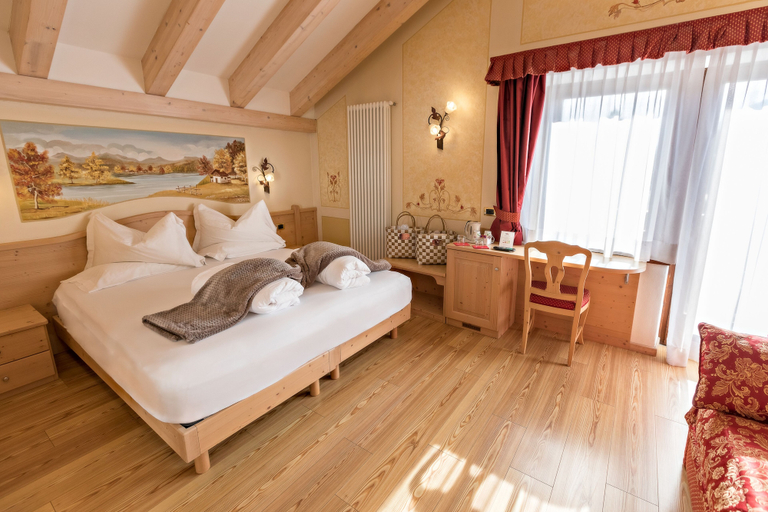 Bedroom 3, ADLER MERYEM wellness hotel, Trento