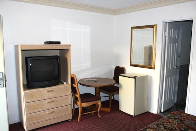 Others 5, Beacon Motel, Los Angeles
