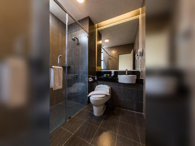 Bathroom 18