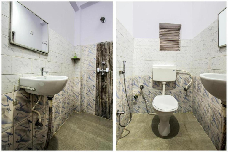 Bathroom 2, Hotel Vivek, Patna