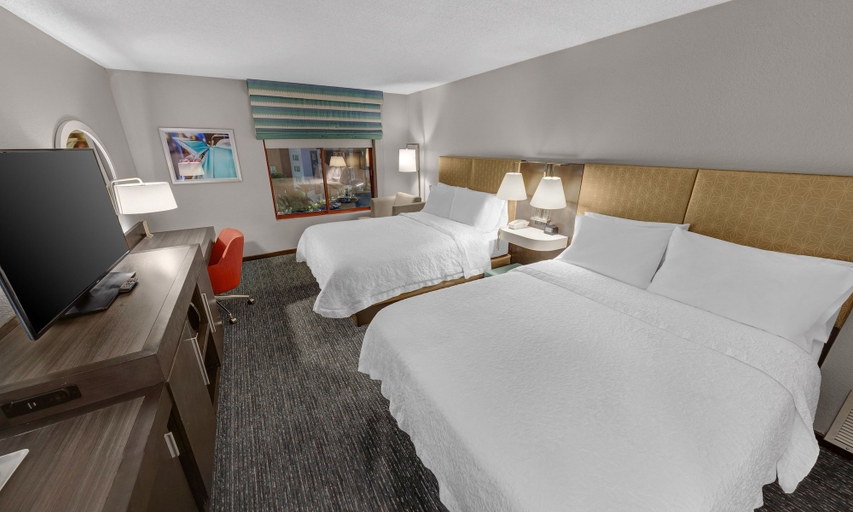 Bedroom 3, Hampton Inn Tropicana, Clark