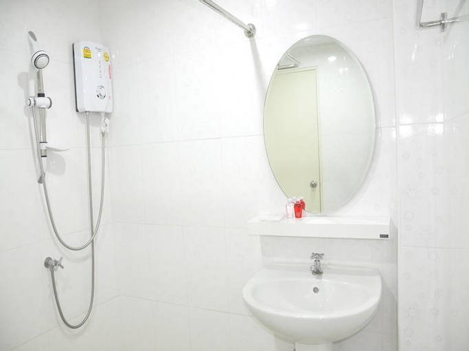 Bathroom 12