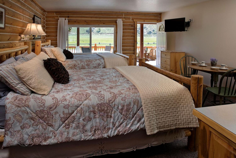 Bedroom 2, Redfish Riverside Inn, Custer