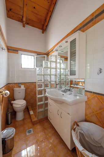 Bathroom 4, Spedion Villa Gytheio, Peloponnese