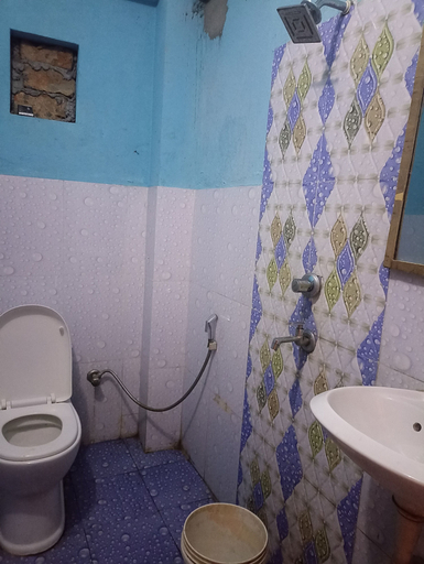 Bathroom 3, Laliguras Hotel and Lodge, Janakpur