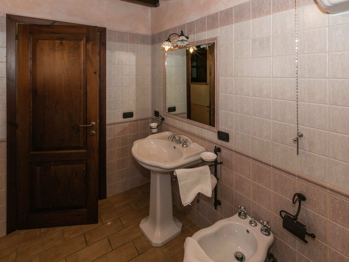 Bathroom 3, Luxury, Modern Apartment With Pool and Stunning Views, Terni