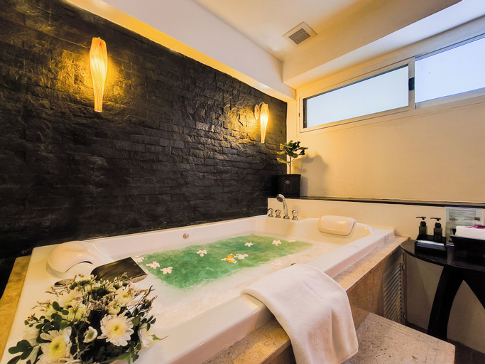 Bathroom 8
