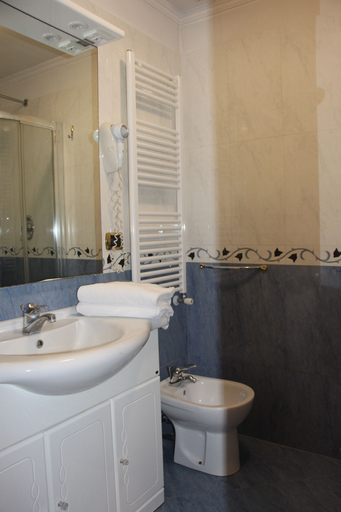 Bathroom 5, Guest House Galaxy, Rome