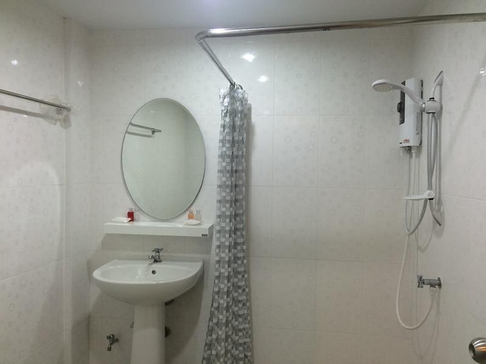 Bathroom 11