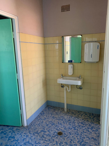 Bathroom 5, Kootingal Hotel, Tamworth Regional - Pt A