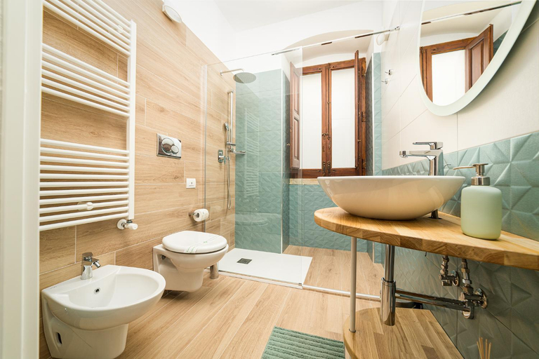 Others 5, Santalo B&B, Bari