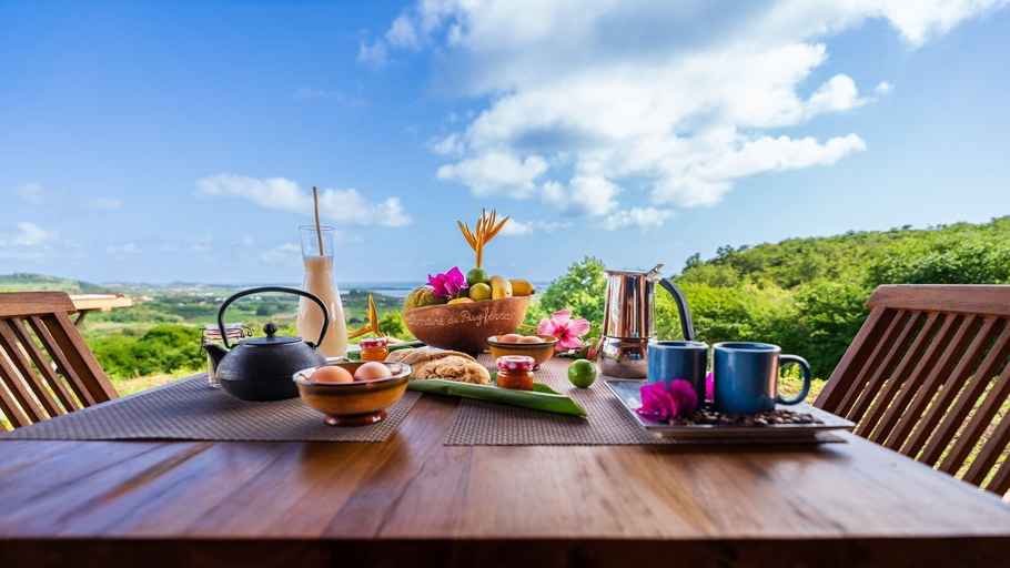 Breakfast meal, Ecolodges Puyferrat, Le Marin