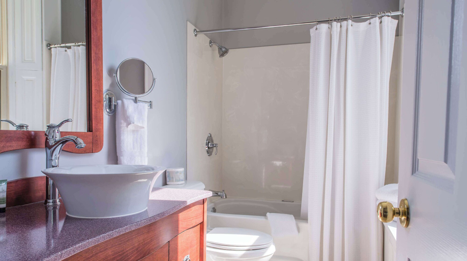 Bathroom 4, Idlewyld Inn & Spa, WorldHotels Crafted, Middlesex