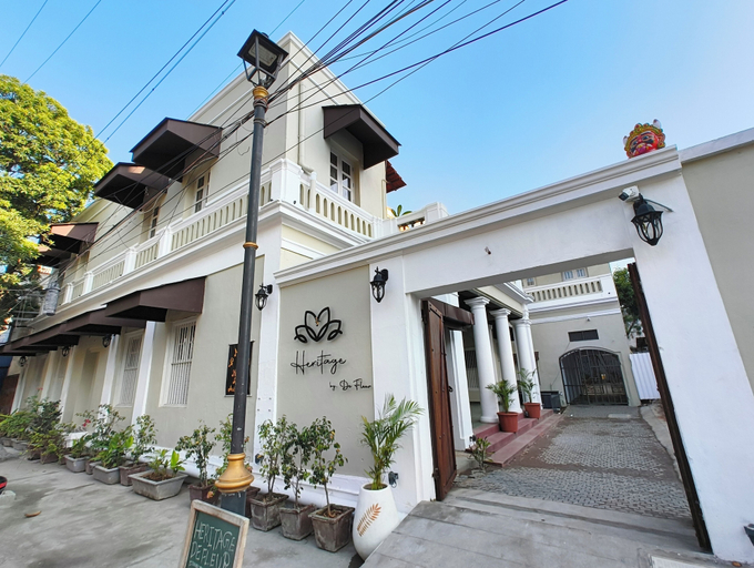 Exterior & Views