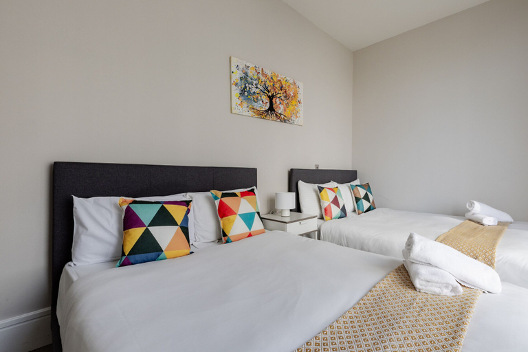Bedroom 3, Superb Apartments opp Edgware Rd Station, London
