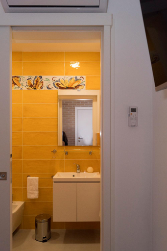 Bathroom 4, Chibao, Ragusa