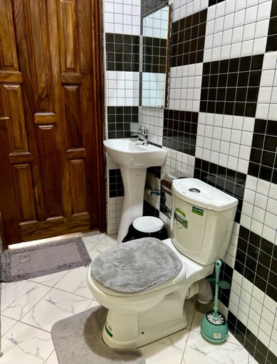 Bathroom 3, Theoscozyhaven, Kampala