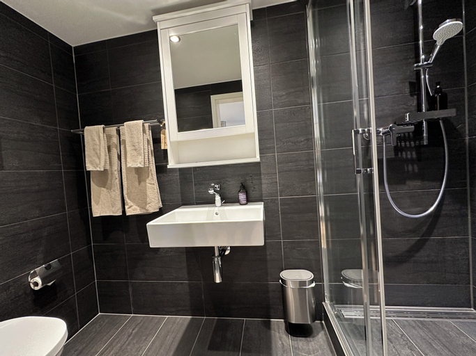 Bedroom 5, Boutique Hotel Niesenblick Self Check In, Thun