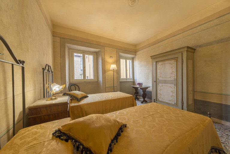 Bedroom 2, I Bei Ricordi - Historic Centre Apartment 6, Arezzo