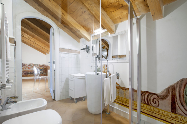 Bathroom 5, Il Moro di Positano, Salerno